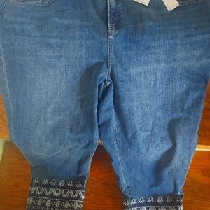 Chico's size 4 denim capris. New with tags